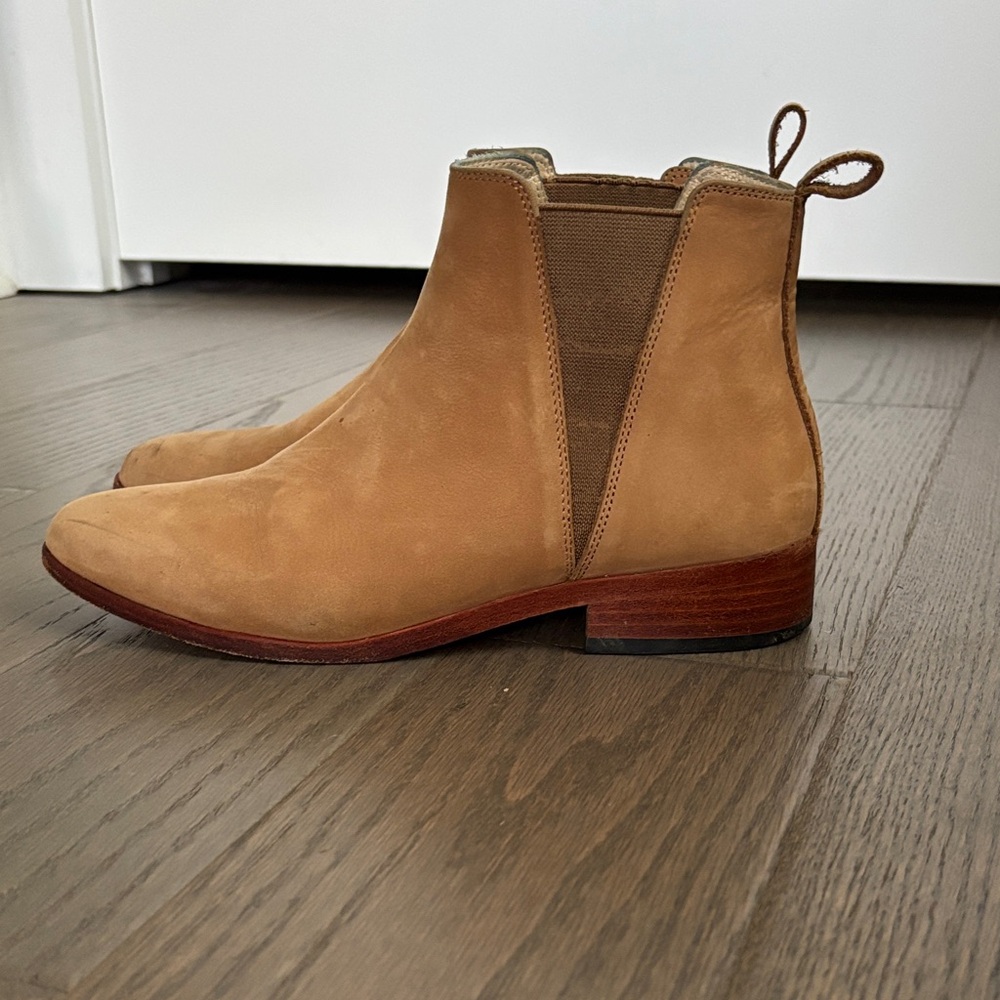 Nisolo Eva Everyday Ankle Boots in Beige